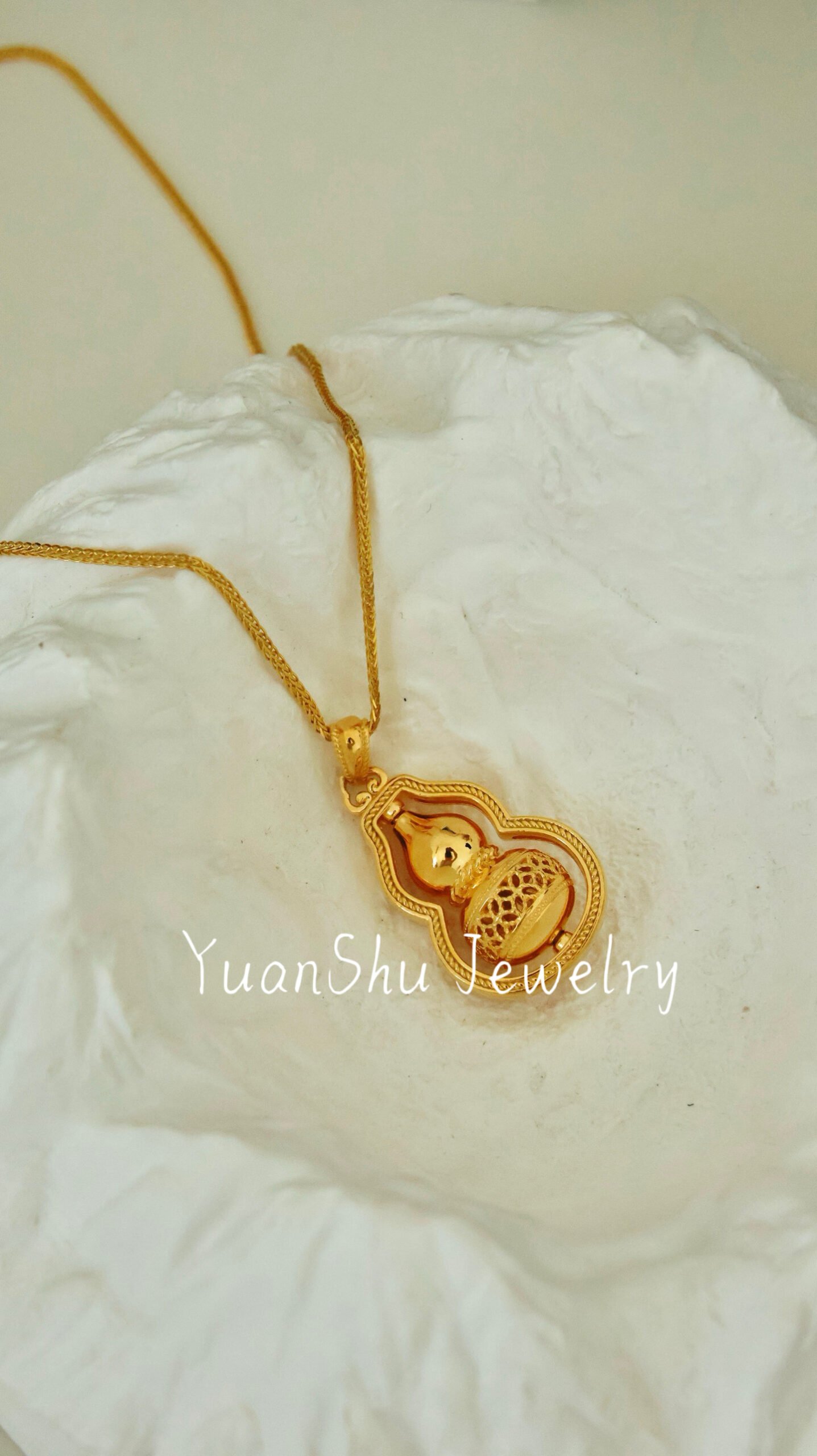 Necklace-Golden Spinning Gourd